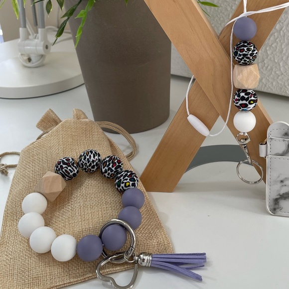 Bracelet Keychain Silicone Wood Beads/Lanyard Teacher Badge Holder Gift Set - Picture 2 of 5